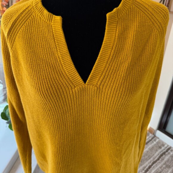 Banana Republic Brand New Sweater - Picture 1 of 5